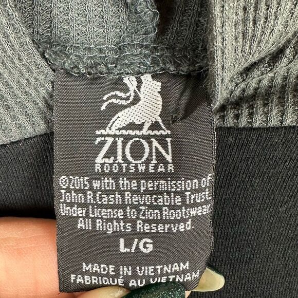 Zion Rootswear Johny Cash The Man in Black Graphic Hooded Long Sleeve Top sz L - Picture 3 of 5